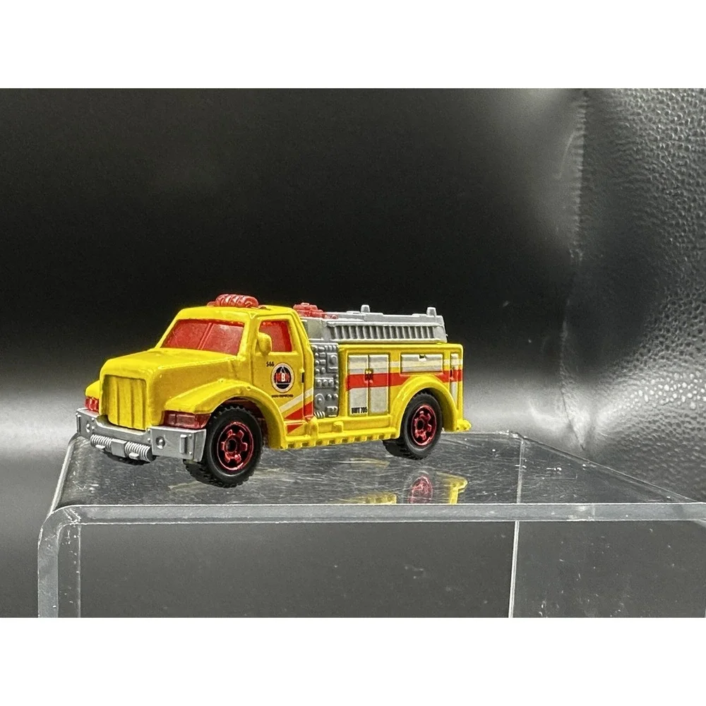 MATCHBOX HIGHWAY RESCUE FIRE TRUCK MB566 2002 Mattel Vintage Yellow Version